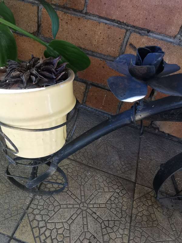 SMALL IRON BICYCLE WITH PLANT HOLDERS