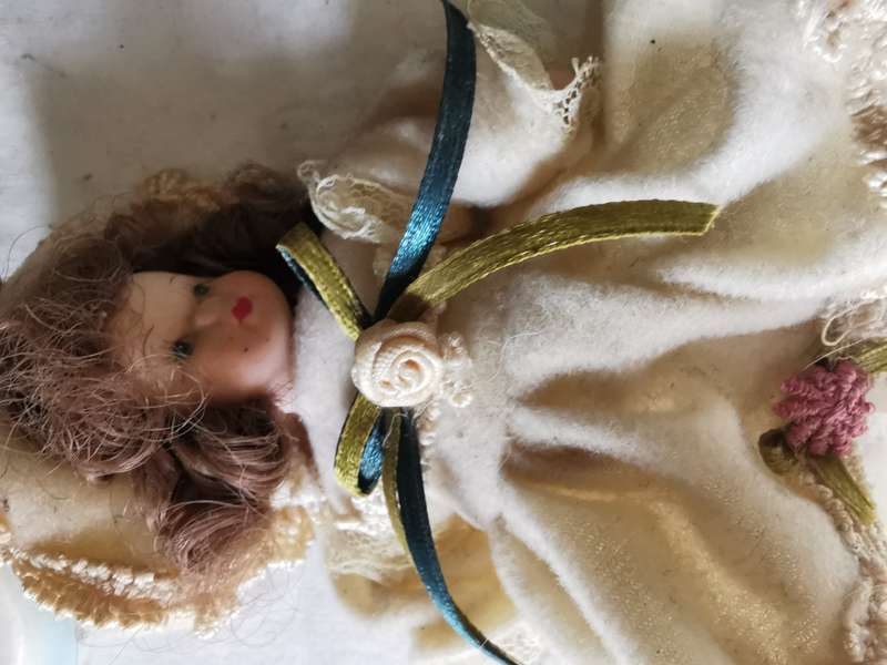 ANTIQUE 6CM POR DOLL