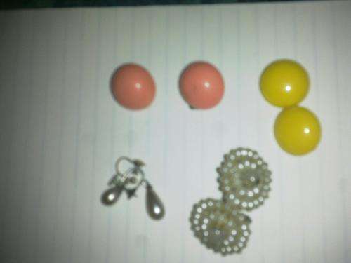 womans ear rings 4 pair
