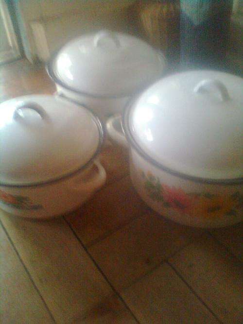 SET OF 3 ENAMEL POTS WHITE WITH  RED  BRAND NEW