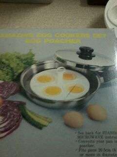 VINTAGE ICROWAVE EGG POACHER