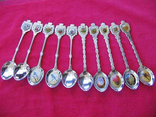 10 souvenier teaspoons