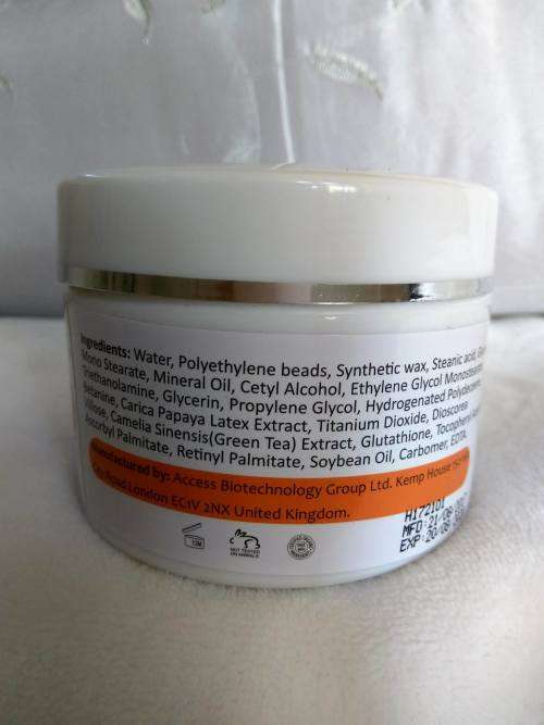 GLUTAMAX INTENSIVE WHITENING BODY SCRUB - GLUTATHIONE + VITAMIN C + PAPAYA ENZYME - 250g