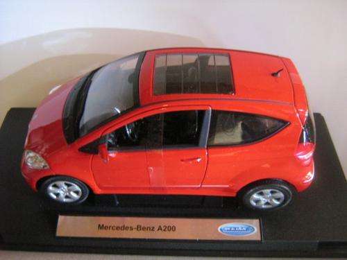 Mercedes-Benz A200 (Scale 1/18) by Welly