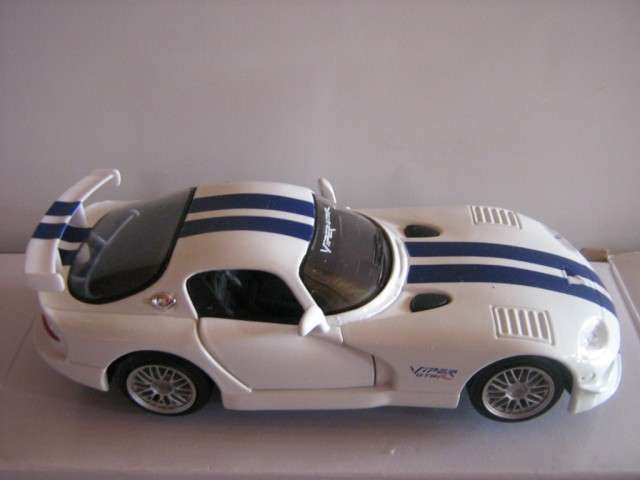 Dodge Viper GT2 (Scale 1/24) by Maisto