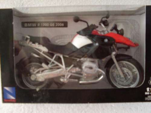 BMW R1200 GS (Scale 1/12) by Maisto