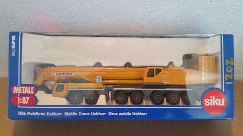 Construction Vehicle : Liebherr Mobile Crane (Scale 1/87) by Siku