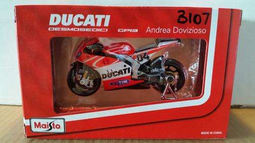 Ducati - Andrea Dovizioso (Scale 1/18) by Maisto