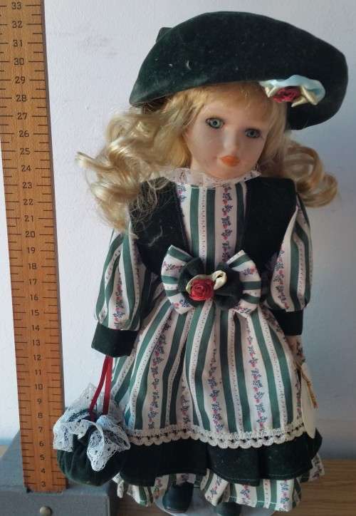 Doll: Porcelain Doll (Rosie) From Dolls Of Distinction (With Stand)