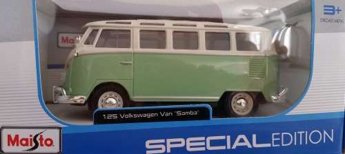 Volkwagen Van `Samba` (1:24 Scale) by Maisto