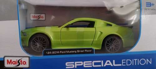 2014 Ford Mustang Street Racer (1:24 Scale) by Maisto