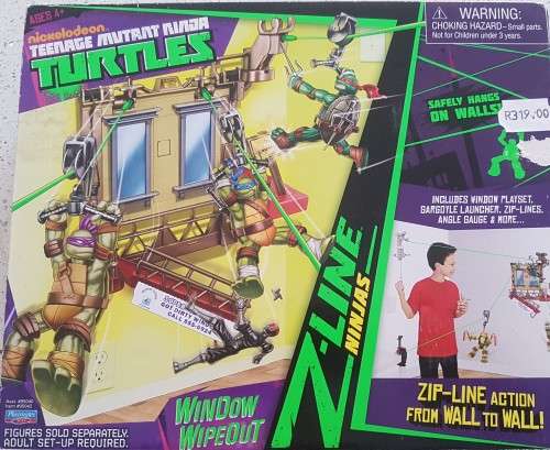 Teenage Mutant Ninja Turtles - Zip-Line Action from Wall to Wall