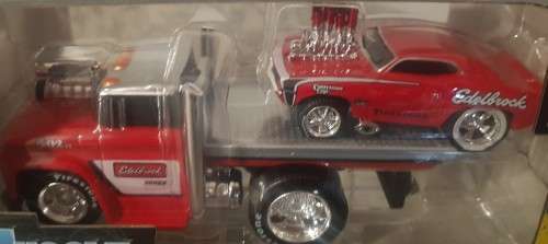 Chevrolet C60 Flatbed /Chevrolet Camaro SS (Scale 1:64) by Maisto
