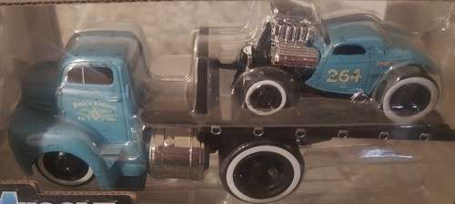 Ford COE Flatbed/Ford 3W Coupe (Scale 1:64) by Maisto