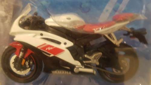 Yamaha (Scale 1:18) by Maisto