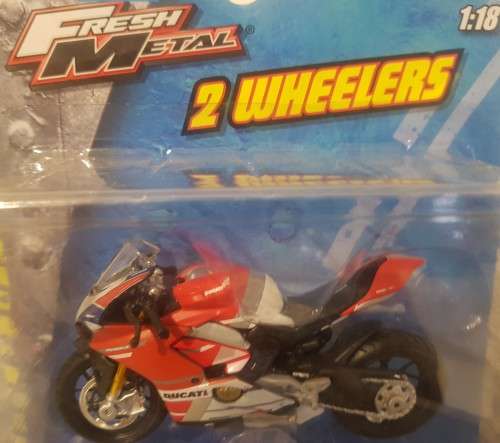 Ducati (Scale 1:18) by Maisto