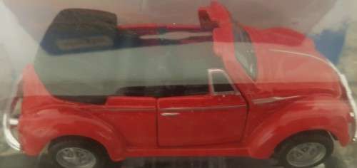 VW Beetle Cabrio (Scale 1:43) by Maisto