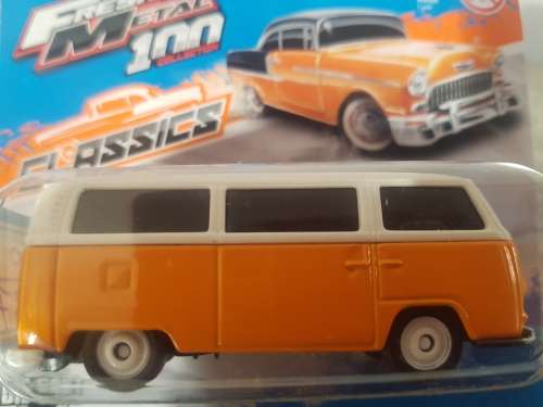 Volkswagen Type 2 Bus (Scale 1:64) by Maisto