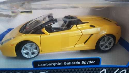 Lamborghini Gallardo Spyder (Scale 1:18) by Bburago