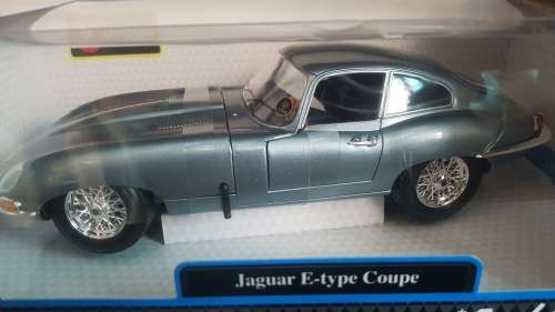 Jaguar E-type Coupe (Scale 1:18) by Bburago