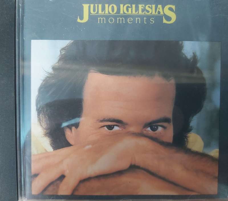 Julio Iglesias - Moments