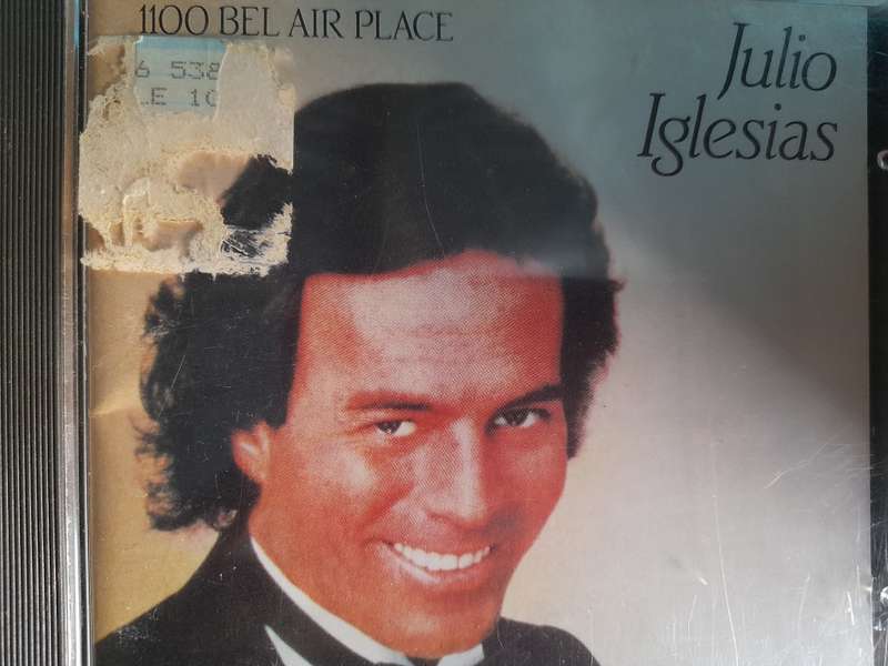 Julio Iglesias - 1100 Bel Air Place