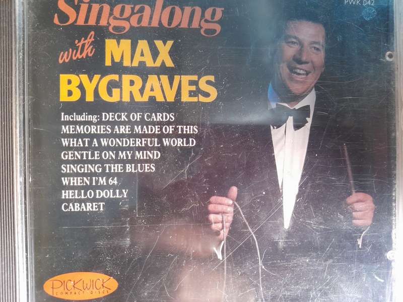 Max Redgraves - Singalong with