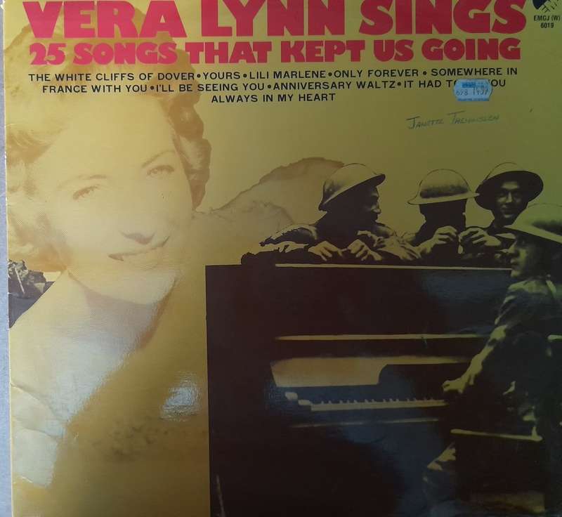 Vinyl: Vera Lynn Sings 25 Songs that kept us going (2 Record Set)