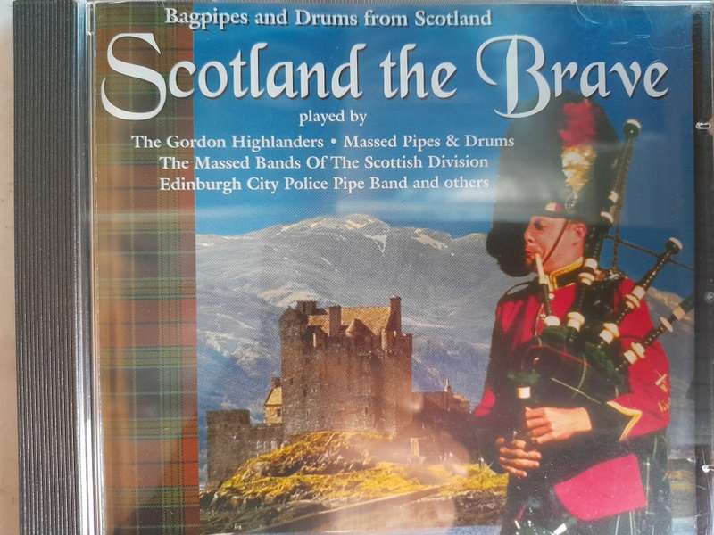 Scotland the Brave - Bagpipes and drums from Scotland