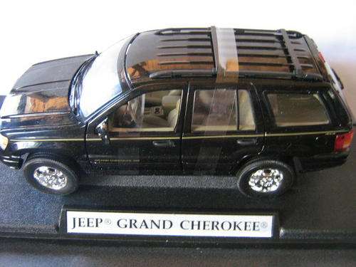 Auction : Die Cast : Jeep Grand Cherokee by Motor Max - Scale 1:18