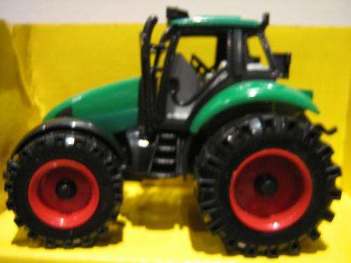 Auction: Farm Tractor (1) - Scale 1/50