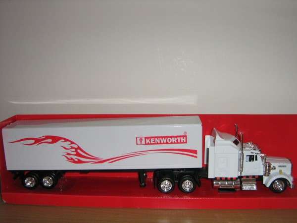 Auction: Kenworth W900 Tanker Truck (8) (Scale 1/43) By NewRay