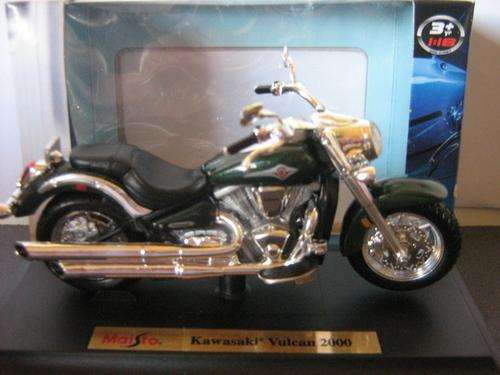 Kawasaki Vulcan 2000 (Scale 1/18) by Maisto