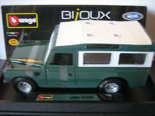 Land Rover (Scale 1/24) by Bburago BIJOUX Collezione
