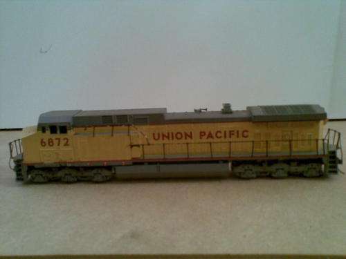HO UNION PACIFIC 6872 DIESEL  LOCO