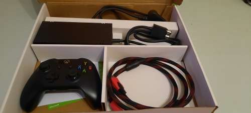 Xbox One 500GB+1 Controller + FIFA 17