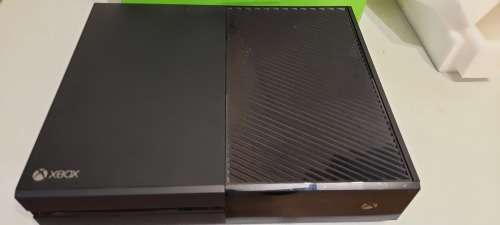 Xbox One 500GB+1 Controller + FIFA 17