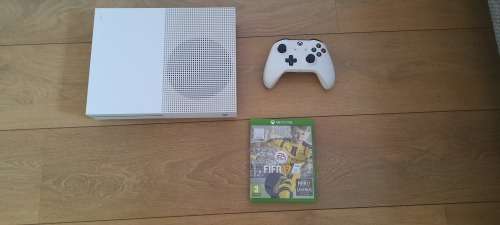 Xbox One S 1TB + Controller + 1 Game