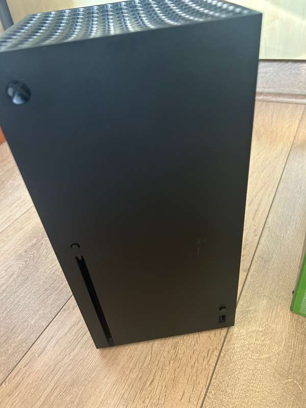 Xbox Series X + 2 Games