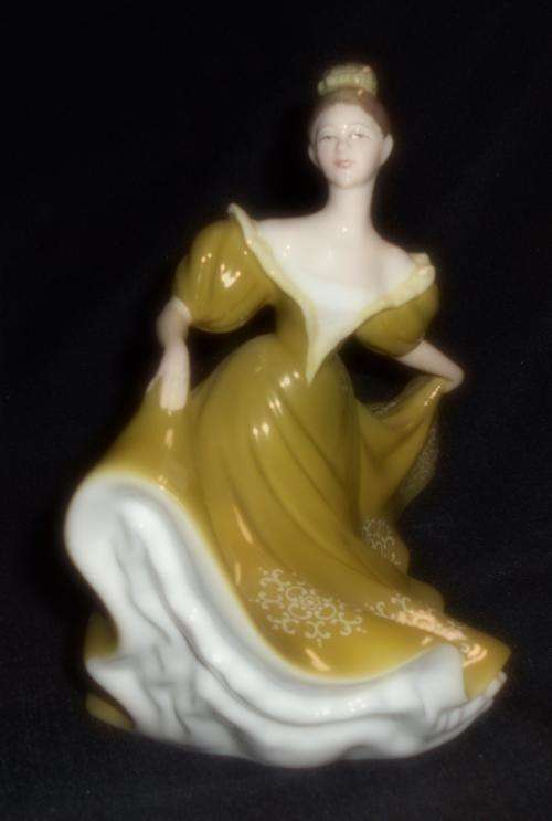 ROYAL DOULTON - Lynne