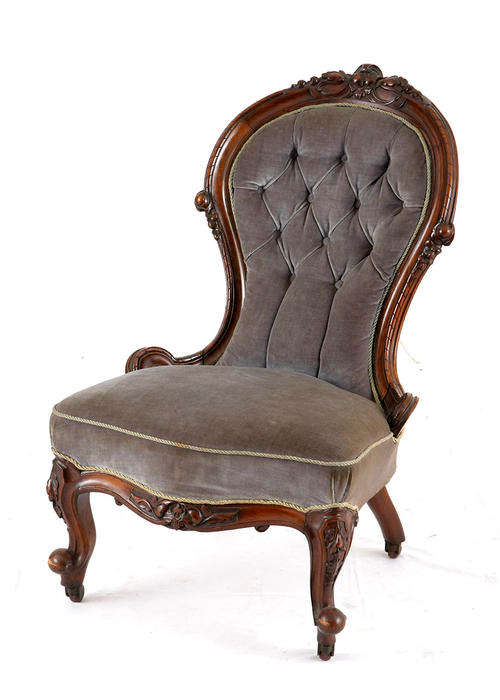 A VICTORIAN WALNUT ARMCHAIR, SECOND HALF 19TH CENTURY