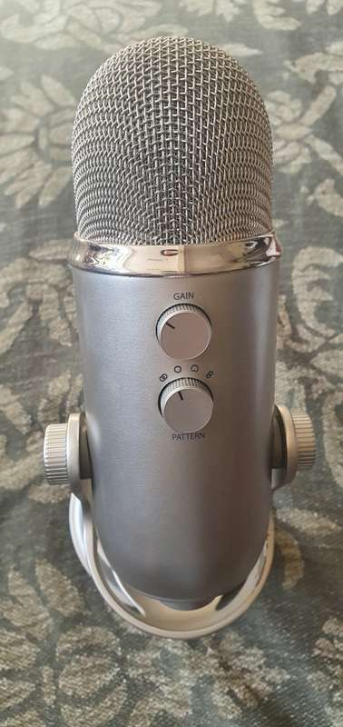 Blue Yeti USB Condenser Microphone (platinum limited edition)