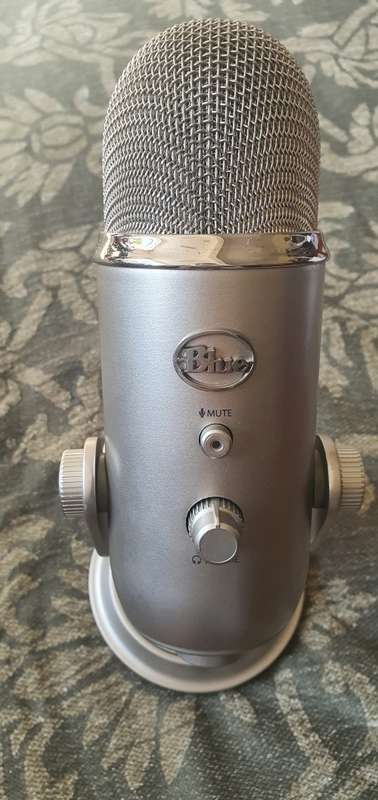 Blue Yeti USB Condenser Microphone (platinum limited edition)