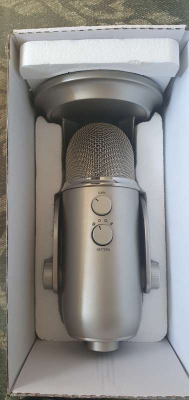 Blue Yeti USB Condenser Microphone (platinum limited edition)
