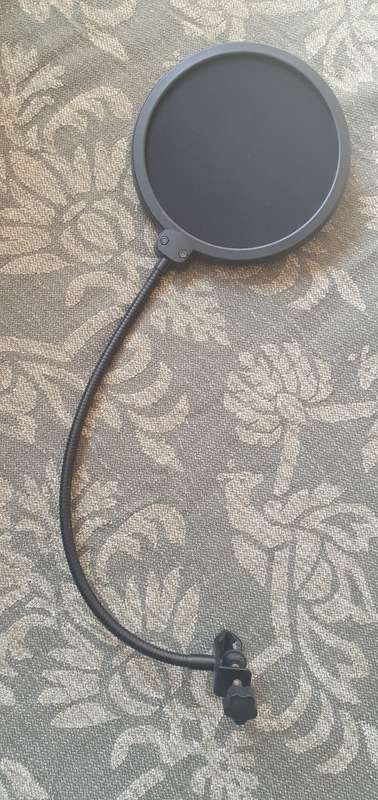 Microphone pop filter and foldable desk mount microphone stand