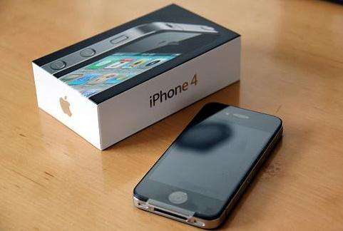 iPhone 4 Black 32GB With Box 8/10 Condition