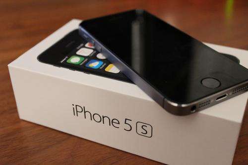 iPhone 5S Black & Slate 16GB With Box - 10/10 Condition!!