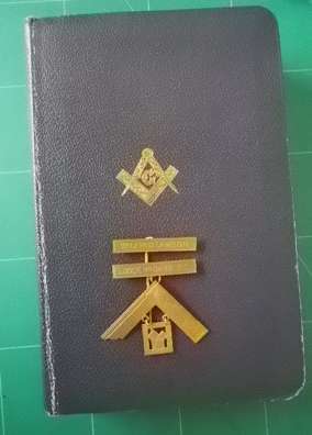 1951 Masonic bible. With badges. Signed by masons
