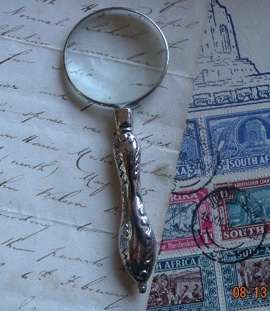 Beautiful Collectors Magnifying Glass. Metal.