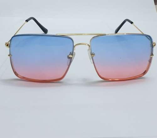 Ray-Ban Caravan Sunglasses with blue and pink lens